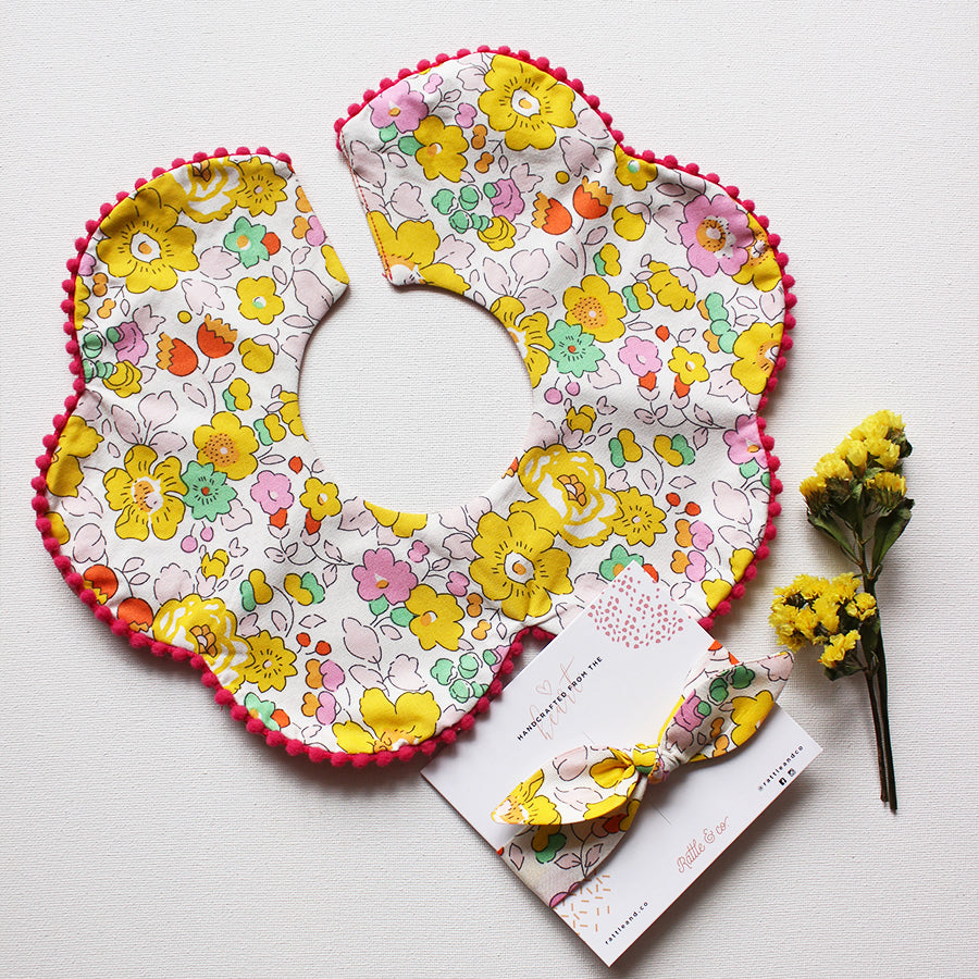 Clap Along - Bib + Bow Set